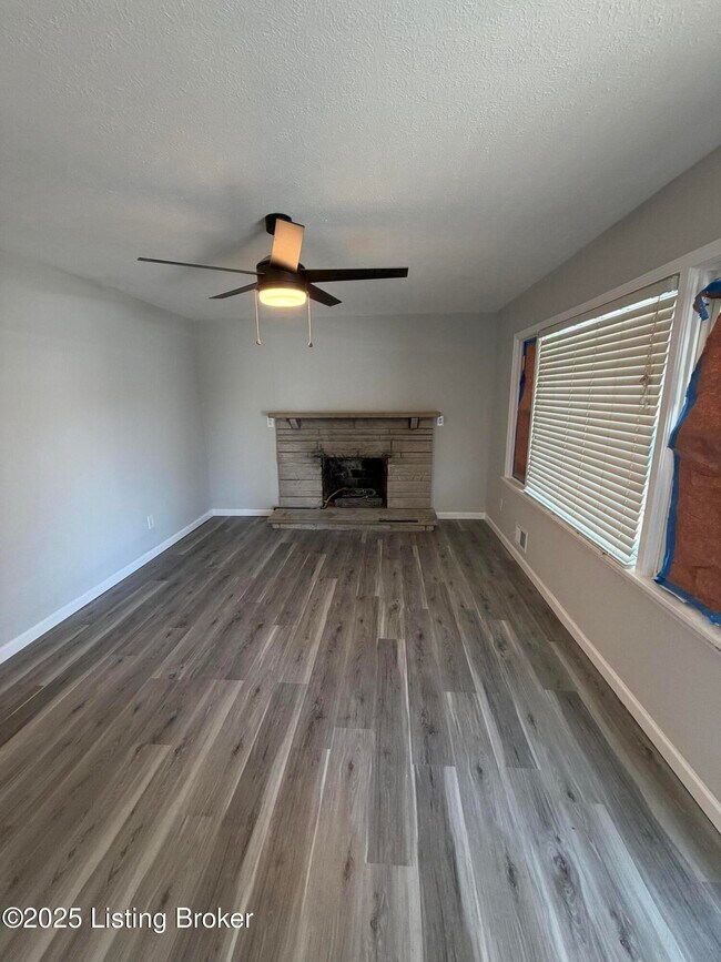 Foto del edificio - 5414 Bungalow Dr