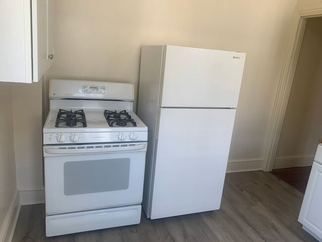 Building Photo - 3 Bedroom 2nd/3rd Floor Apartment York City SD