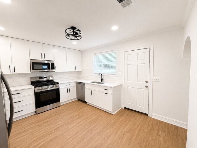 Foto del edificio - 1745 Hadlock St SW