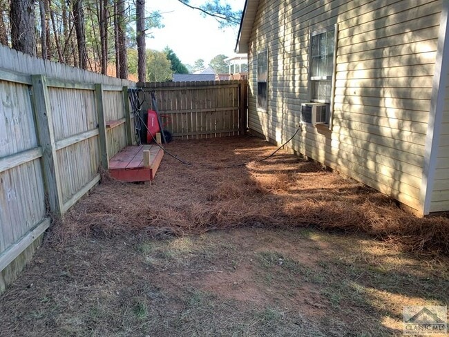 Building Photo - 231 Birch Valley Dr