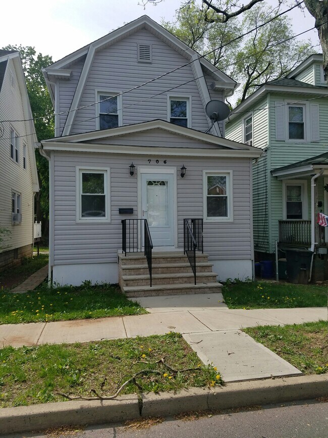 Building Photo - 706 Magnolia St