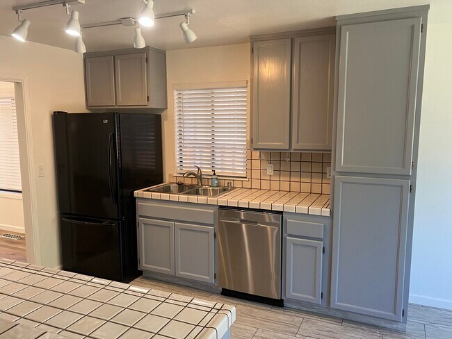 Building Photo - 119 Summer Wheat Dr
