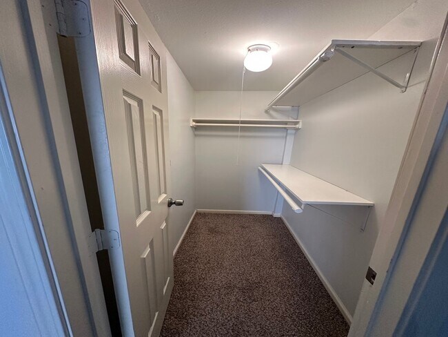 Foto del edificio - 4108 Whirlaway Dr