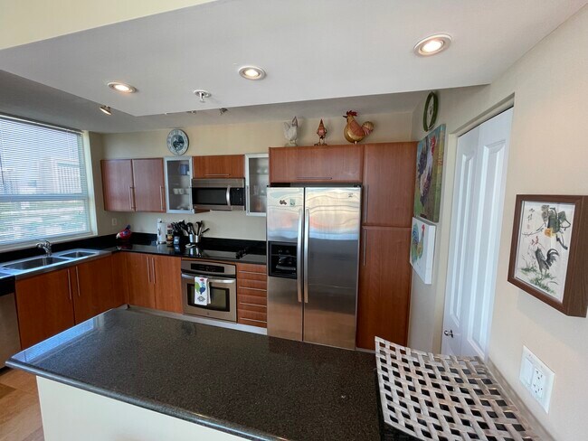 Building Photo - 610 W Las Olas Blvd