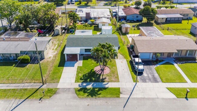 Foto del edificio - 1820 NW 35th Terrace