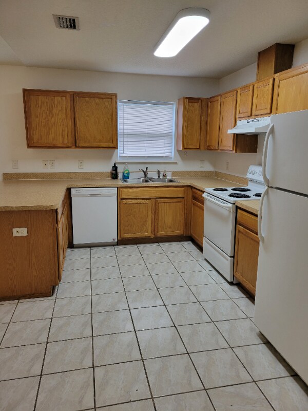 Foto del edificio - 1230 4 Mile Rd