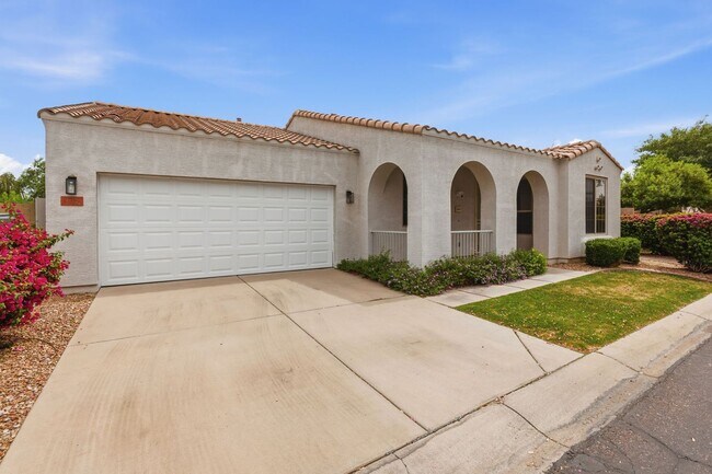 Building Photo - Gated 3BR/2BA Corner Home w/ Fireplace  — Move In Special!