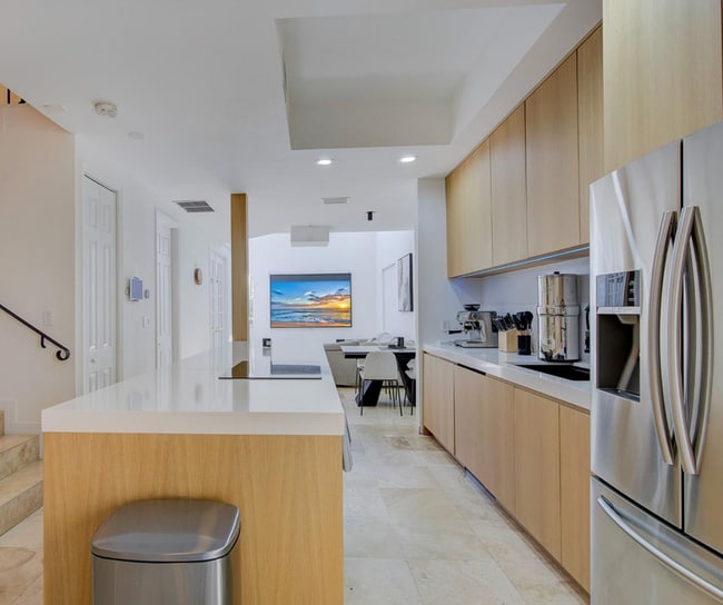 Foto del edificio - 4867 Ponce de Leon Blvd