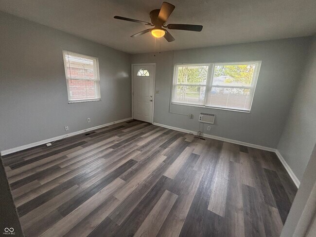 Building Photo - 6203 E 11th St