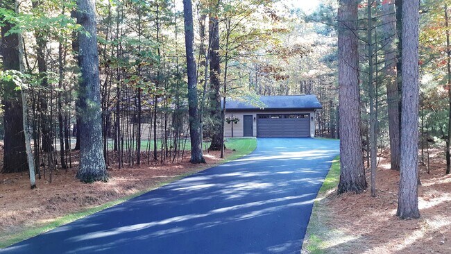 Building Photo - 9683 Wayne Dr