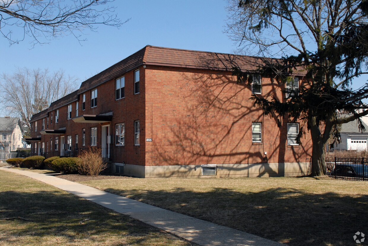 859 Old Lancaster Rd, Bryn Mawr, PA 19010 Apartments in Bryn Mawr, PA