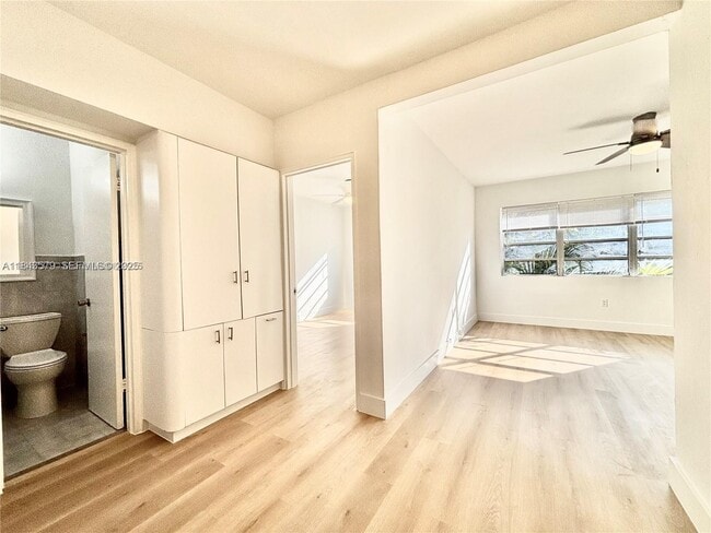 Building Photo - 4740 Pine Tree Dr