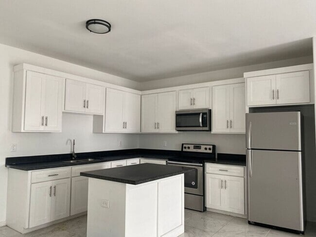 Building Photo - 3303 Aurora Ln
