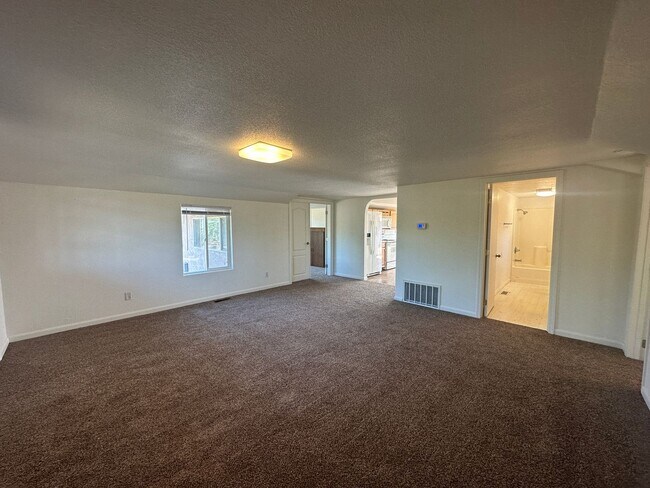 Building Photo - Detached three-car garage