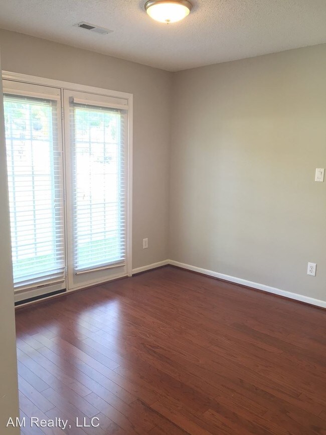 Building Photo - 6927 Kentucky Derby Dr