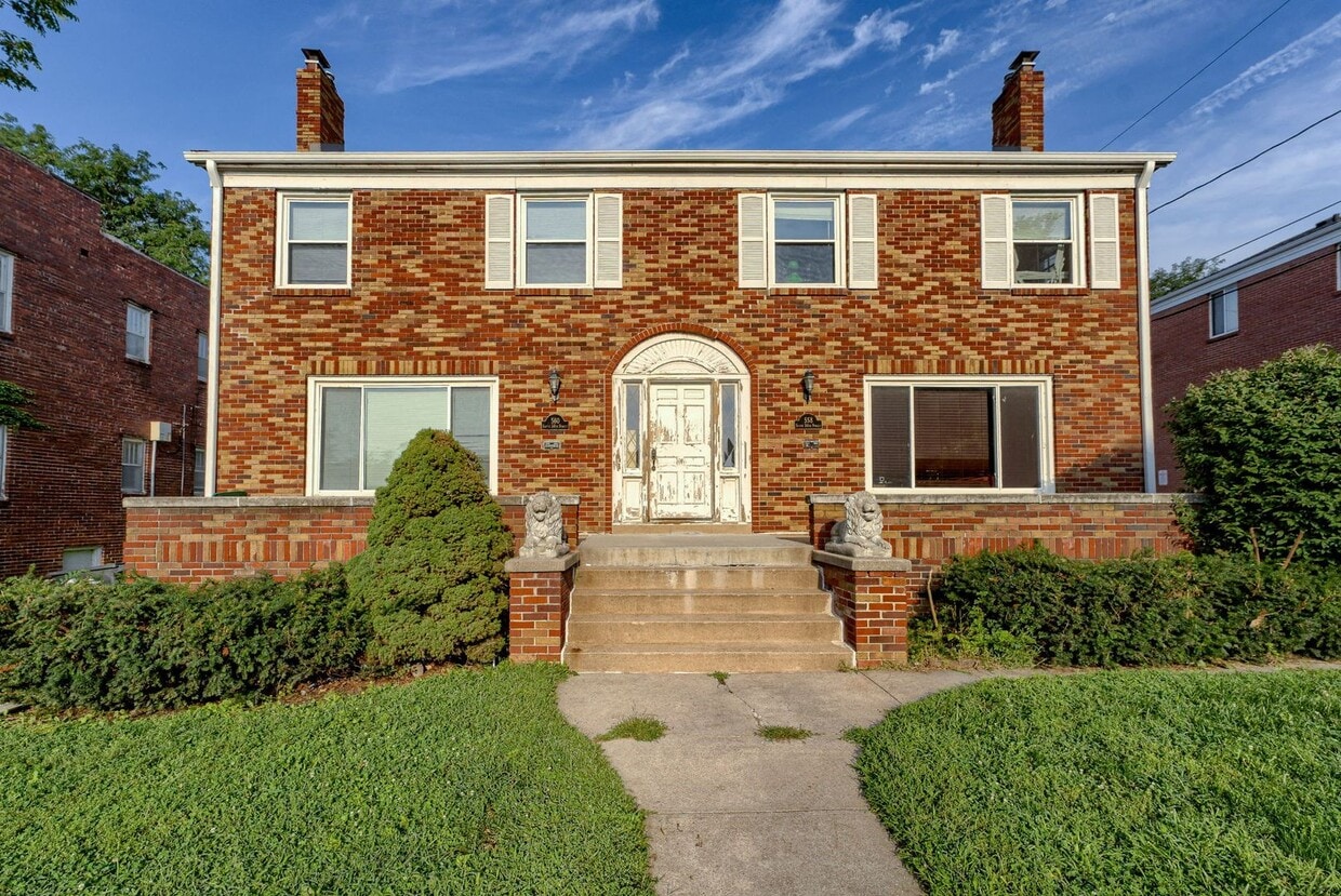 Charming 3 Bedroom Duplex Close to Dining,... - Charming 3 Bedroom Duplex Close to Dining,...