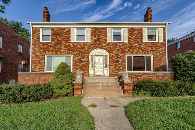 Charming 3 Bedroom Duplex Close to Dining,... - Charming 3 Bedroom Duplex Close to Dining,... Apartment