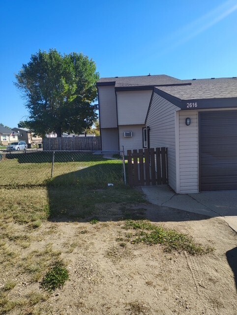 Building Photo - 2616 19th Ave W