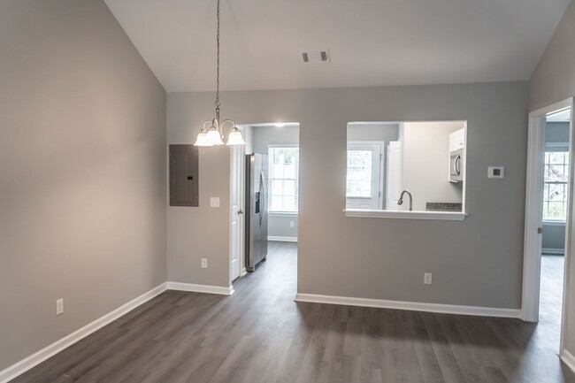 Building Photo - AVAILABLE MAY 1ST!!! ACT FAST - ADMIN FEES...