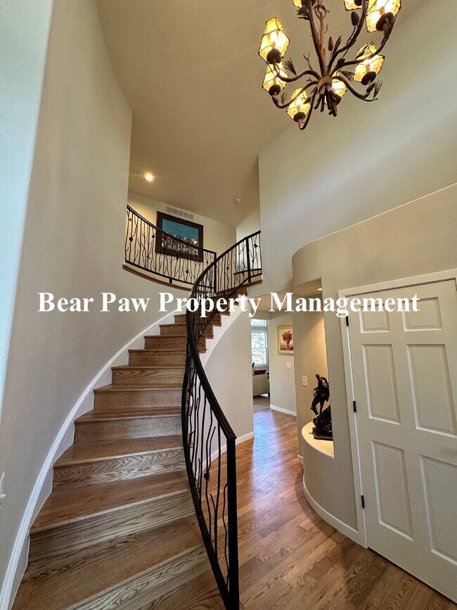 Foto del edificio - Magnificent FURNISHED Home in The Ridge!!