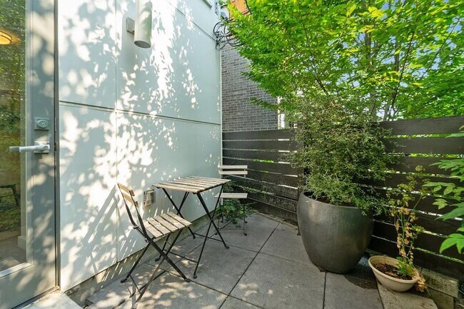 Foto del edificio - Beatiful 2 bed/ 2 bath townhome in Madison...