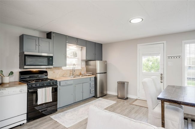 Building Photo - 5000 Lynndale Dr