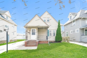 Building Photo - 220 Spruce St