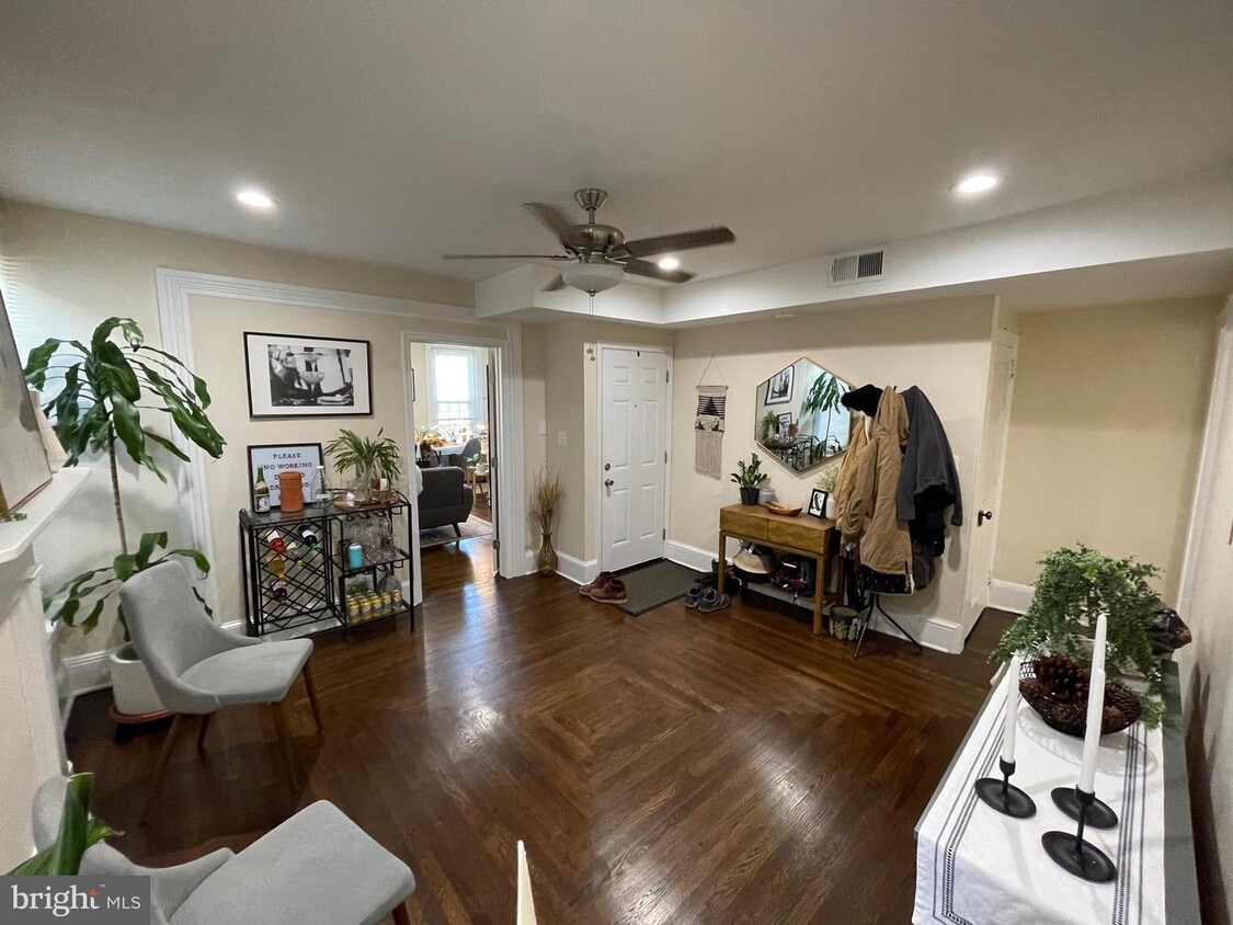 304 Main St Unit APARTMENT 2, Phoenixville, PA 19460 Apartment for