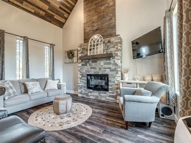 Building Photo - Updated Tiny Home on 5 Acres