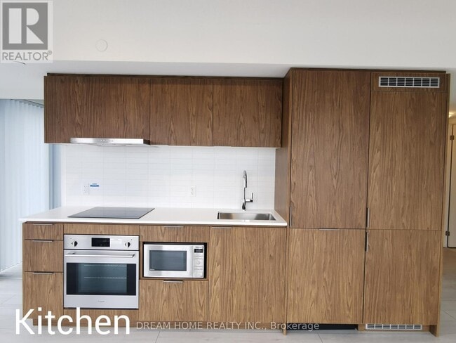 Building Photo - 60 Shuter St