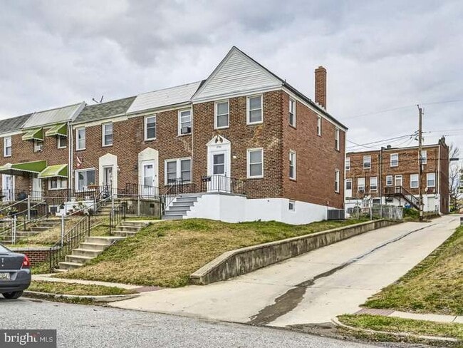 Building Photo - 3744 Elmley Ave