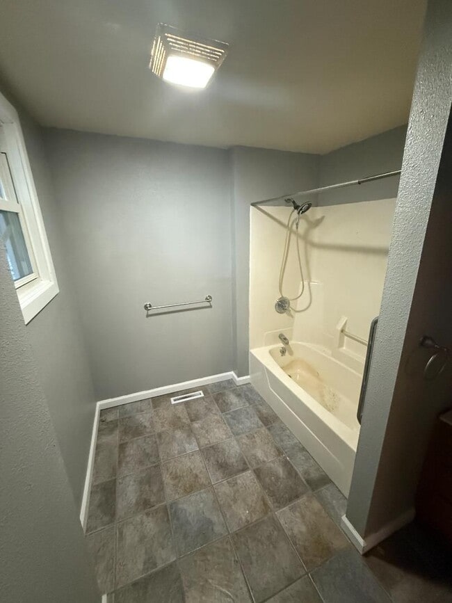 Foto del edificio - 2057 Maple Ave