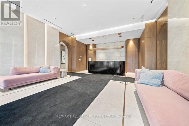 Building Photo - 560 Rideau St