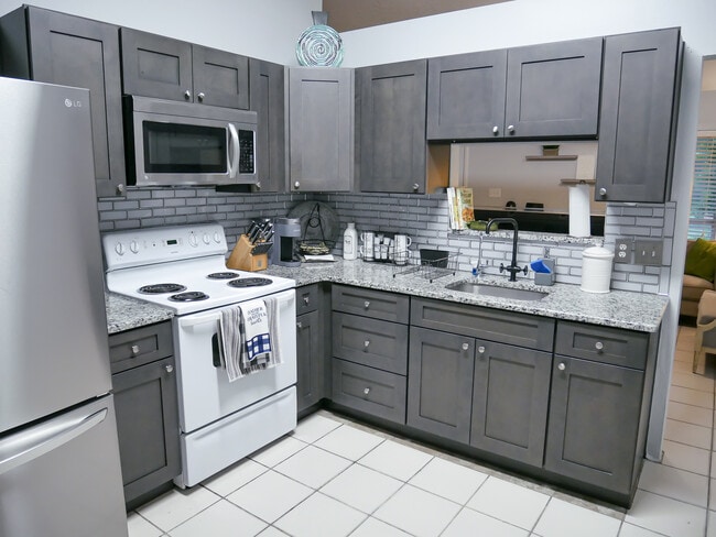 Building Photo - 1453 Hendren Dr