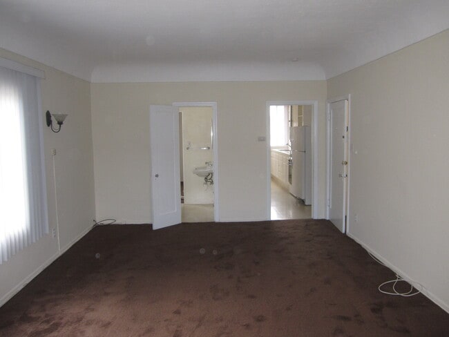 Livingroom - 3915 E Mayfield St