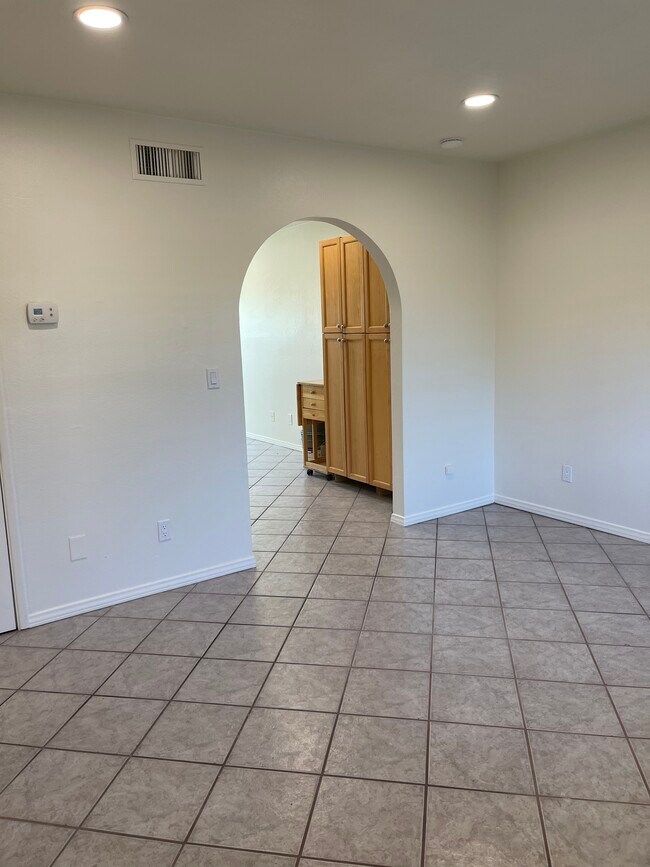 Building Photo - 4194 N Western Winds Dr