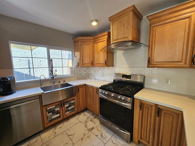 Building Photo - 2810 Sherwin Ave