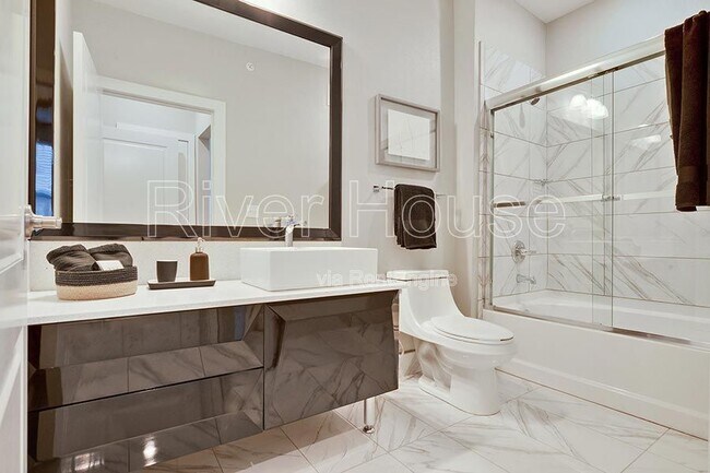 Interior Photo - River House Apartments