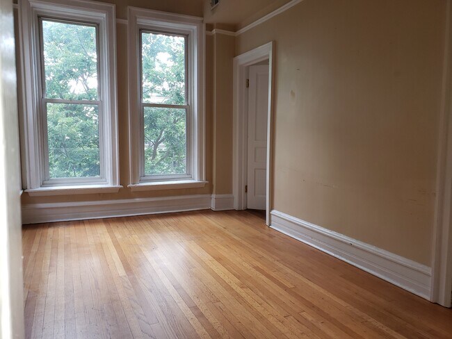 Foto del edificio - 2241 N Seminary Ave
