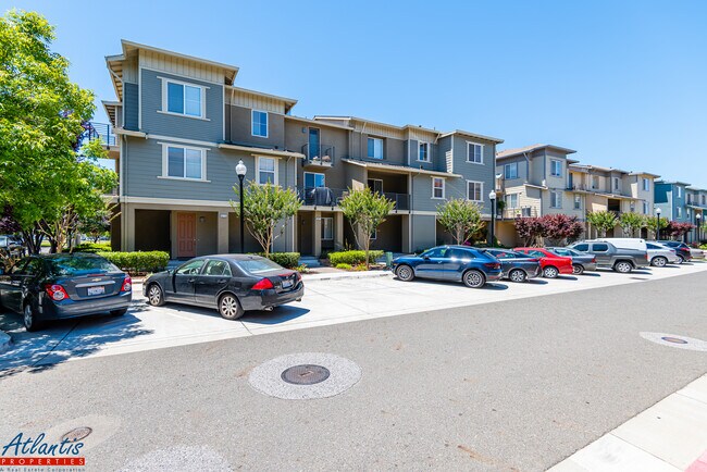 Building Photo - 887 Sakura Dr