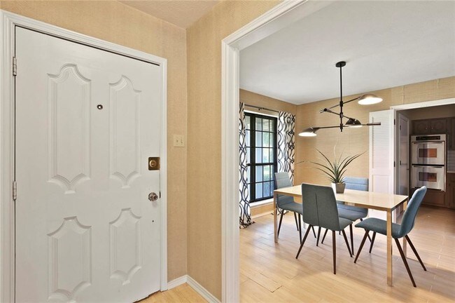 Building Photo - 9247 Moss Farm Ln