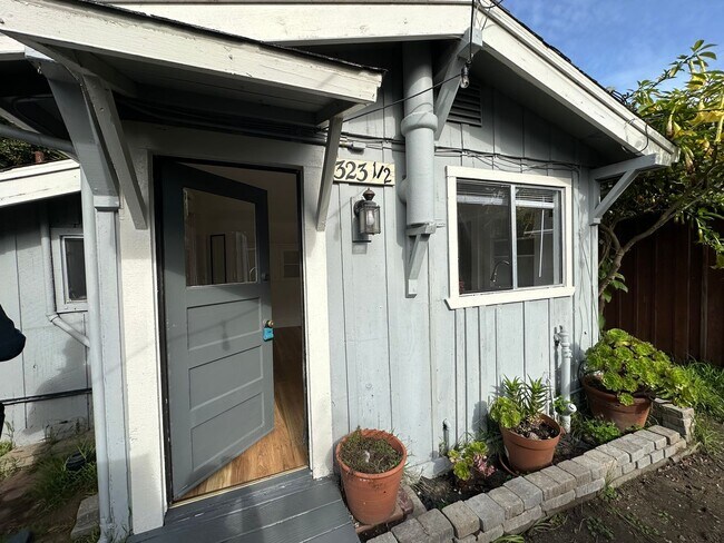 Foto del edificio - Open house Sunday 1/21 2-3 pm Upgraded pri...