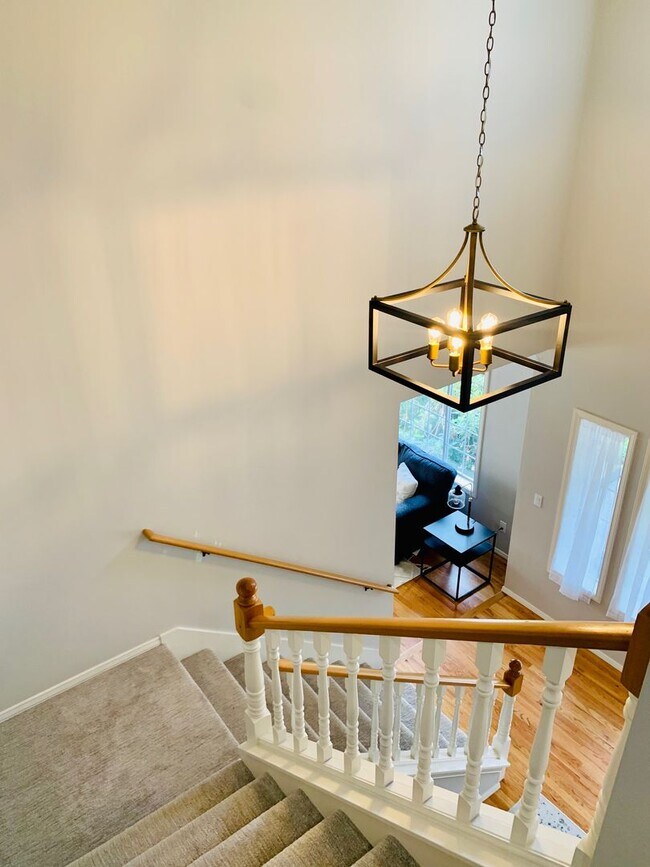 Foto del edificio - 4-Bedroom Single-Family Home on Quiet Cul-de-Sac
