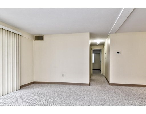 Foto del edificio - 50 Silver Hill Ln