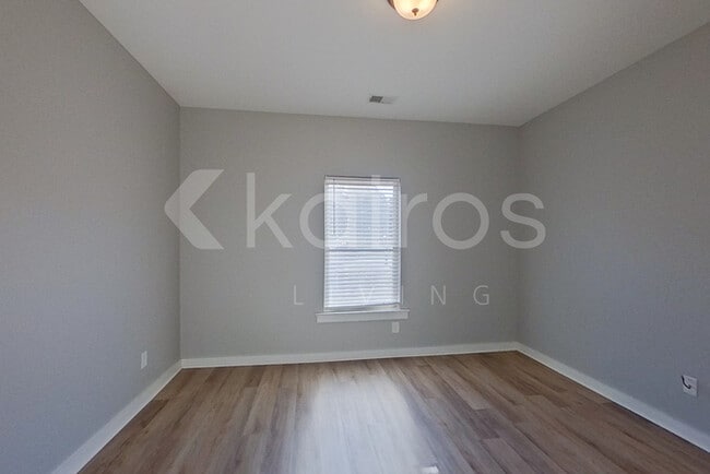 Foto del edificio - 7071 Shadesbrook Dr