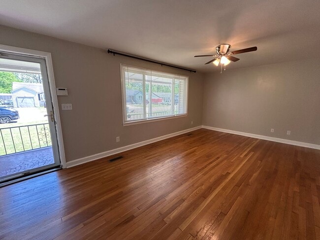 Building Photo - Charming Home with 3 Beds, 1.5 Baths, 1 Ca...