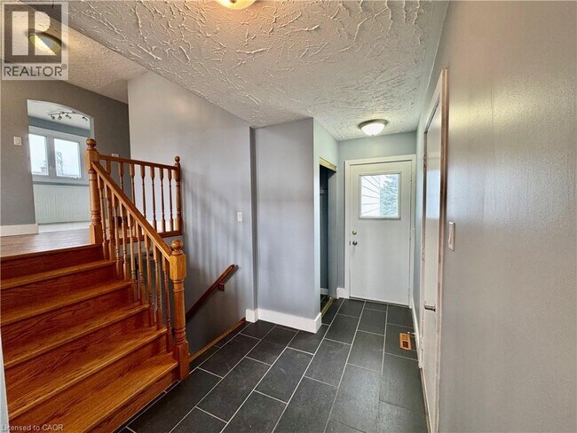 Building Photo - 123 Toynbee Crescent