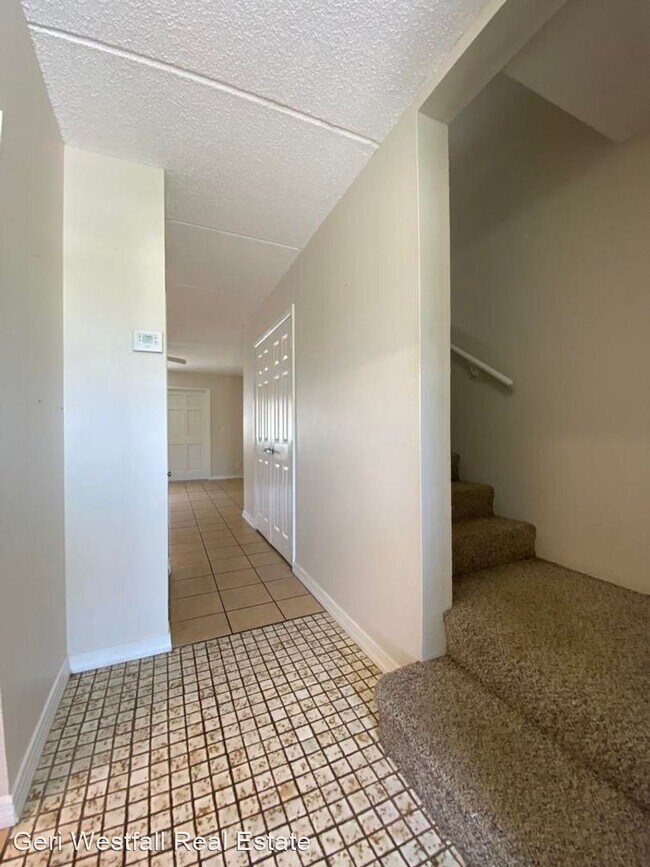 Building Photo - 2 br, 1.5 bath House - 55 Vining Ct. #220