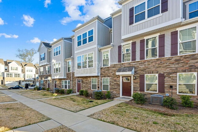 Building Photo - 9769 Oaklawn Blvd NW