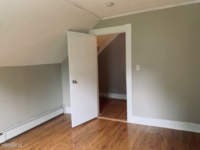 Building Photo - 1 br, 1 bath Apartment - 73 Riverview St